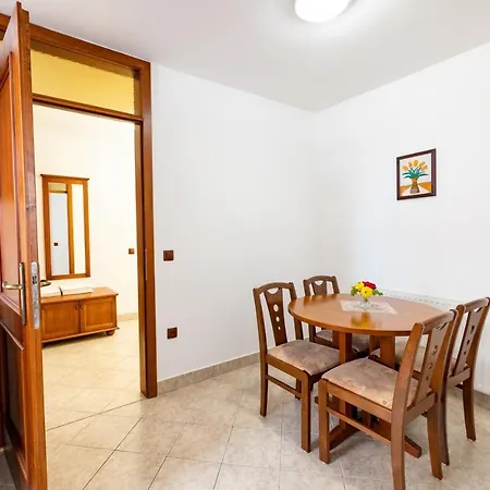 Galunder Apartment *