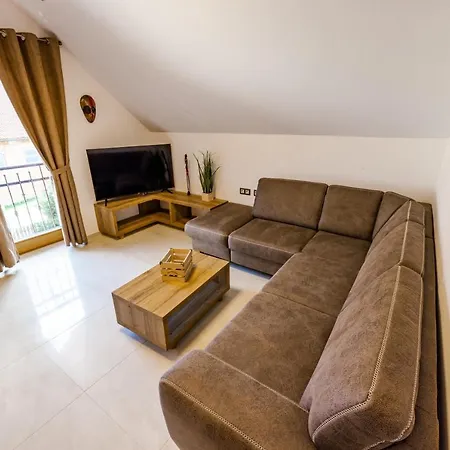 Galunder Apartment *